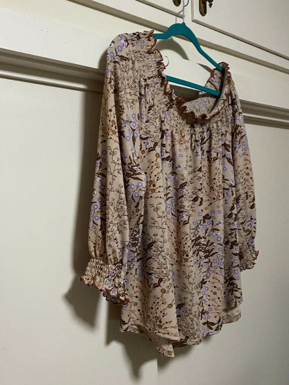 Melloday peasant blouse w/stretch neck, beige w/blue & brown flowers, size XL
